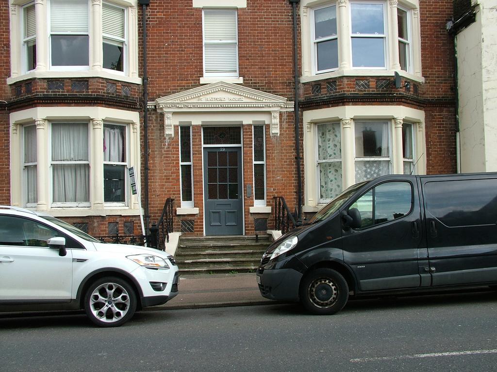 Stratford Apartment Нюмаркет Екстериор снимка